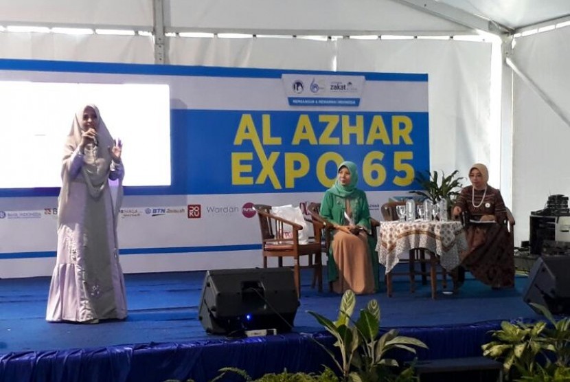 Berbagai kegiatan memeriahkan Al Azhar Expo mulai dari talkshow kecantikan, bazaar makanan sampai pameran replika peninggalan Rasul. Sabtu (8/6). 