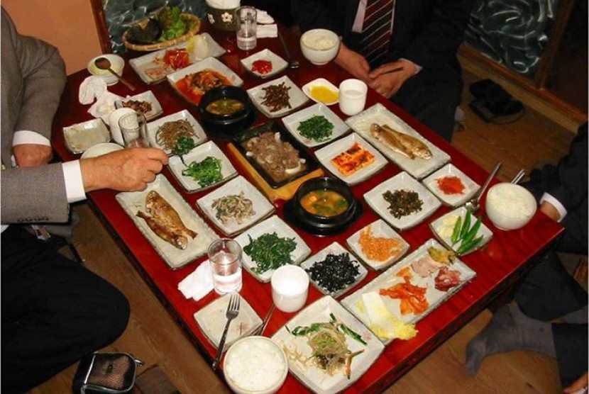 Berbagai menu makanan Korea. Pemerintah Korea Selatan (Korsel) berjanji untuk mendukung eksportir. Janji itu disampaikan saat Korsel mengalami kontraksi ekonomi pertamanya dalam 2,5 tahun karena krisis di ekspor dan potensi resesi.