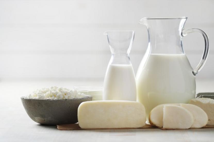 Konsumsi susu disebut bisa meningkatkan kadar kolesterol.