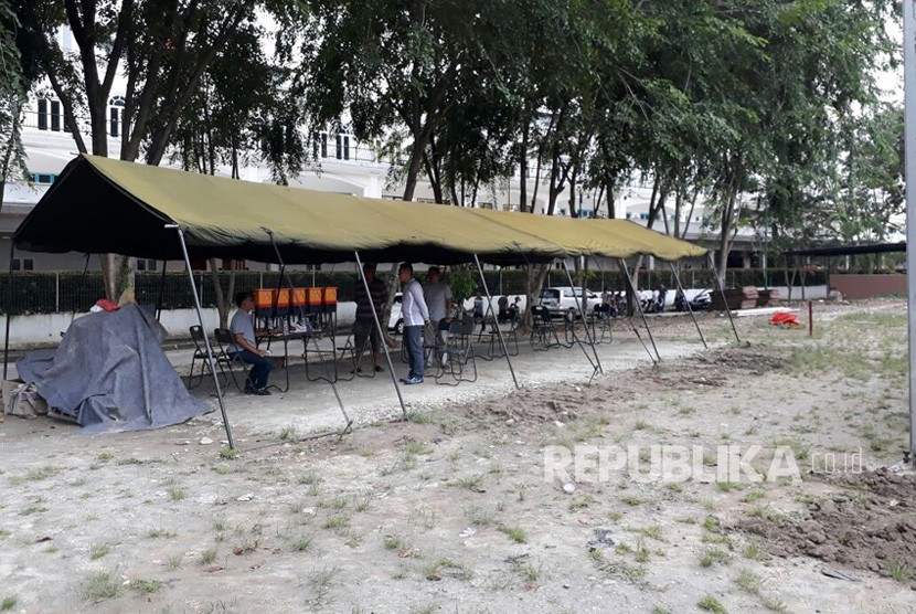 Berbagai persiapan acara Bobby-Kahiyang di Medan terus dirampungkan. Pihak keluarga berkoordinasi secara intensif dengan pihak eksternal, seperti polisi, TNI dan Pemkot Medan terkait acara ini.