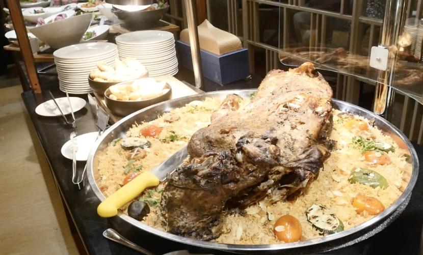 Berbuka puasa dengan nasi berbumbu ala Mesir.