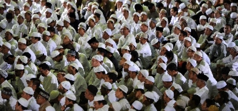 Berdoa bersama dalam zikir nasional di Masjid At-Tin Jakarta