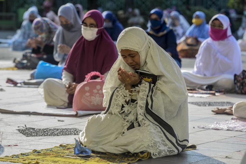 Berdoa wujud syukur. Ilustrasi. Allah SWT memberikan nikmat kepada hamba-Nya agar senantiasa bersyukur 