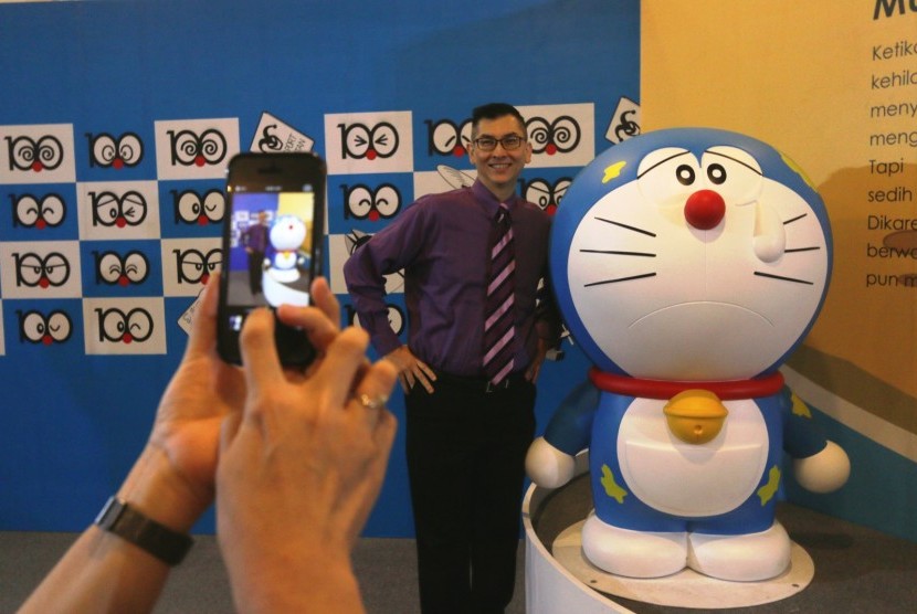 Berfoto bersama Doraemon di 100 Doraemon Secret Gadget di Ancol Beach City Mall, Jakut.