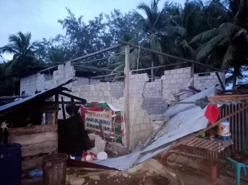 Berikut disampaikan laporan visual kerusakan dari Tanimbar Selatan, Desa watwey kec dawelor dawera, Maluku Barat Daya, BNPB menerima laporan visual kerusakan rumah dan bangunan masyarakat akibat gempa M7.6 di Maluku Barat Daya