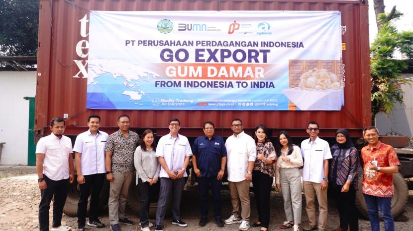 Berkah Lancar Pangan (BLP) berkolaborasi dengan PT Perusahaan Perdagangan Indonesia (PPI) yang merupakan member dari ID Food melepas ekspor perdana komoditas getah damar jenis mata kucing grade ABX asal Lampung sebanyak 30 MT dari Pelabuhan Tanjung Priok menuju India, pada Rabu (17/07/2024).