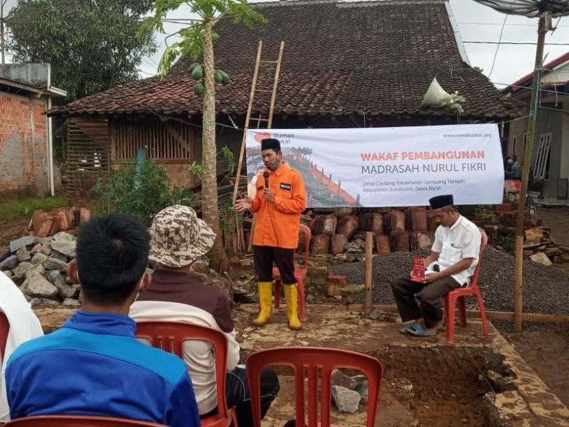 Berkat wakaf dari para donatur Rumah Zakat, sekarang madrasah sudah mulai dibangun menjadi lebih kokoh