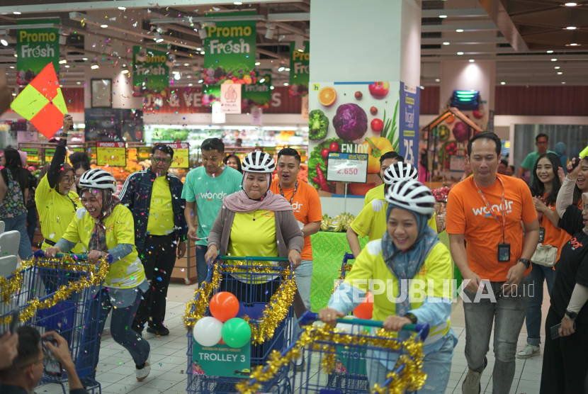 Berkomitmen memberikan banyak benefit dan hadiah kepada seluruh nasabah, BNI menggelar BNI Shopping Race 2025 Periode 2 di 14 kota besar di Indonesia. 