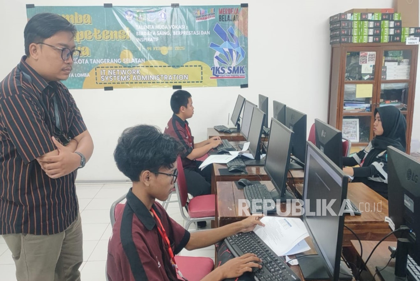 berpartisipasi dalam Lomba Kompetensi Siswa (LKS) Tingkat Kota Tangerang Selatan. 