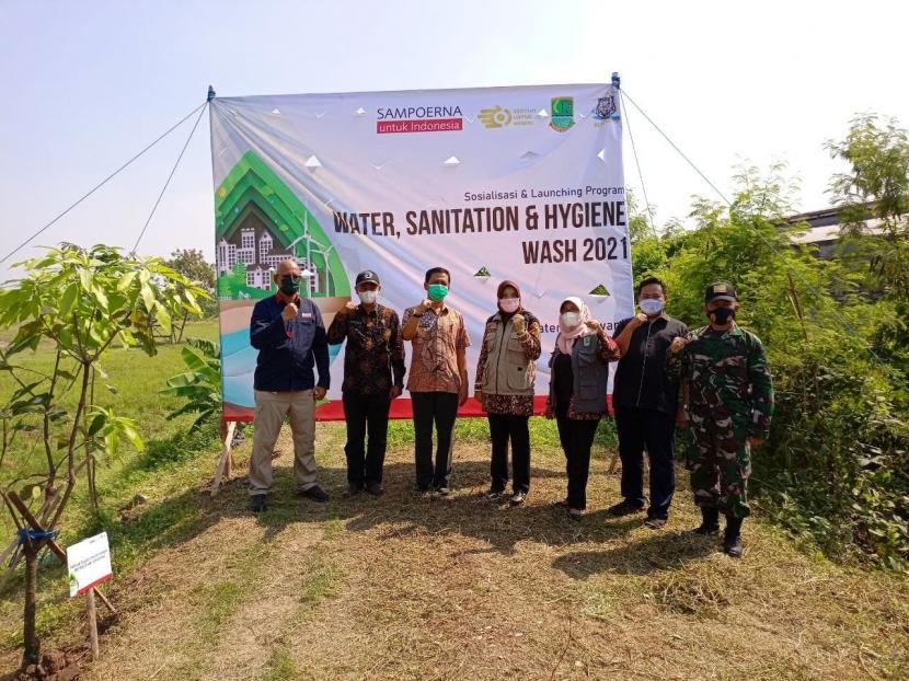 Bersama Pemerintah Daerah Kabupaten Karawang dan PT HM Sampoerna Tbk, program WASH dirancang untuk tingkatkan kualitas kesehatan, sanitasi, dan udara di Kabupaten Karawang melalui sejumlah inisiatif terpadu.