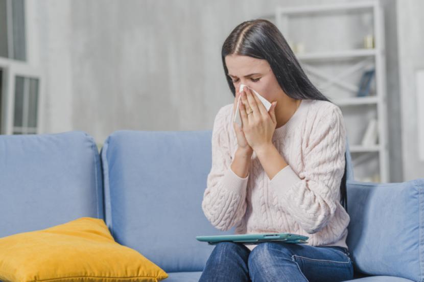 Penderita rhinitis alergi (ilustrasi). Hasil riset menunjukkan penderita rhinitis alergi (hay fever) dan eksim hampir 25 persen lebih kecil kemungkinannya untuk tertular Covid-19. 