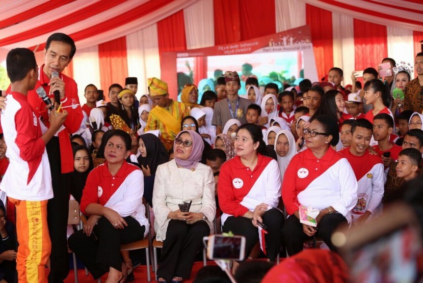 President Joko Widodo and First Lady Iriana attended the commemoration of National Children's Day 2017, Sunday (July 23).