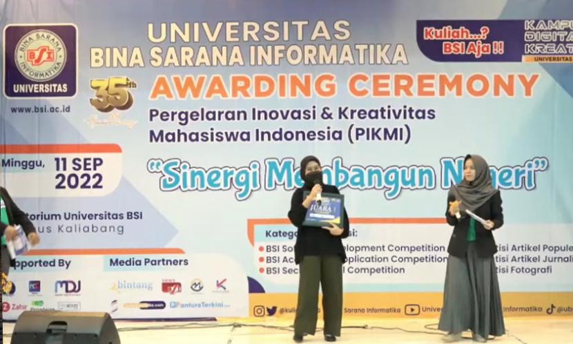 Bertempat di Universitas BSI kampus Kaliabang, acara awarding ceremony PIKMI 2022, digelar pada Ahad (11/9/2022) silam. 