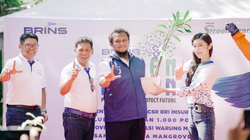 Bertepatan dengan Hari Mangrove Sedunia 2022, BRI Insurance (BRINS) mengadakan program Green Action Serentak dengan melakukan penanaman total 8.000 bibit mangrove di Jakarta, Surabaya, dan Makassar. 