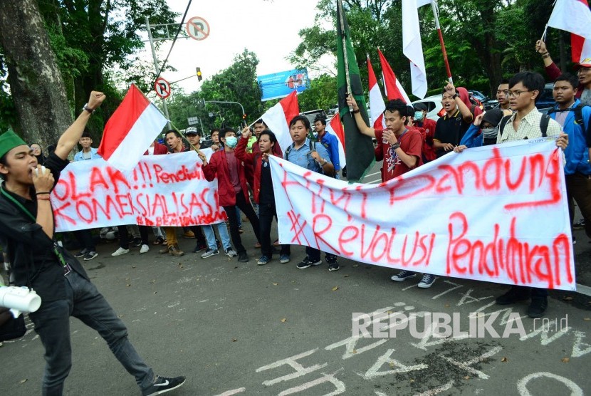 Bertepatan dengan Hari pendidikan Nasional (Hardiknas) puluhan mahasiswa melakukan aksi unjuk rasa (ilustrasi)