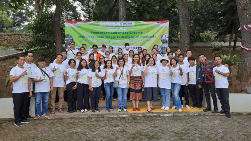 Bertepatan dengan peringatan Hari Kemerdekaan Republik Indonesia ke-79, Unika Atma Jaya berpartisipasi dalam Festival Eco Enzyme 2024. Kegiatan ini diselenggarakan oleh Universitas Indonesia bersama tim Eco Enzyme UI GreenMetric World University Rankings Network Indonesia (UIGWURN). Kegiatan penuangan cairan Eco Enzyme berlangsung di Danau, Kampus BSD, Unika Atma Jaya, pada Sabtu (17/8/2024).