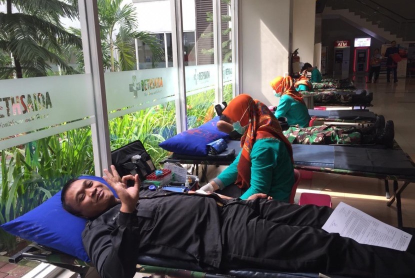 Bethsaida Hospital bekerja sama dengan Palang Merah Indonesia (PMI) Kabupaten Tangerang menggelar kegiatan donor darah pada Sabtu, (8/12). 