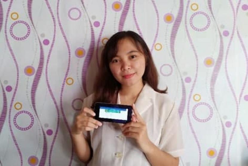 Beverly (23 tahun), seorang mahasiswi peserta Program JKN-KIS ini merasa telah terbantu dengan adanya aplikasi Mobile JKN.