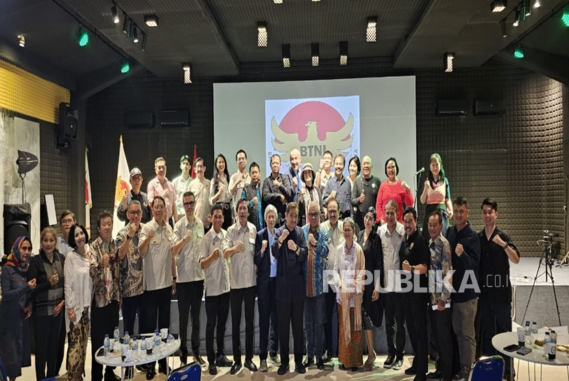 Bhinneka Tionghoa Nasionalisme Indonesia (BTNI) menyatakan bakal mengembangkan usaha mikro kecil menengah (UMKM) untuk mendorong pertumbuhan ekonomi di Indonesia. Hal ini disampaikan Ketua Umum (Ketum) BTNI Dyakso Lokesworo, usai mengukuhkan jabatan pengurus pusat BTNI di Jakarta, Senin (21/4/2025).