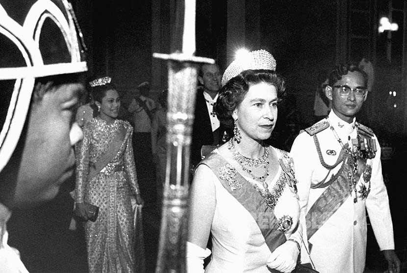 Jalan Cinta Ibu Suri Sirikit, 'Malaikat' Pendamping Raja Bhumibol Hingga Akhir Hayat