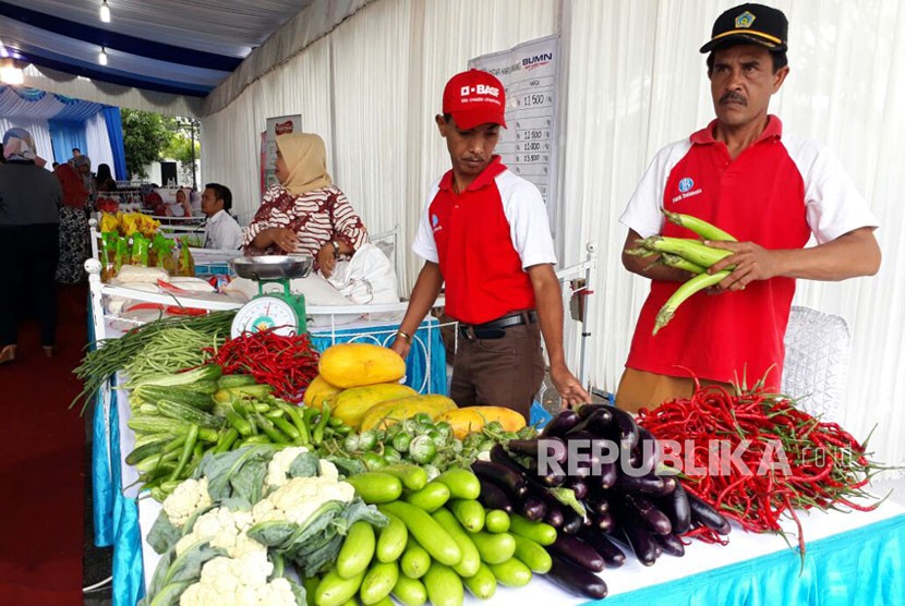 BI Sumbar menggelar pasar murah di 5 titik di Kota Padang. Langkah ini diyakini bisa meredam potensi lonjakan harga bahan pokok selama Ramadhan dan Lebaran. 