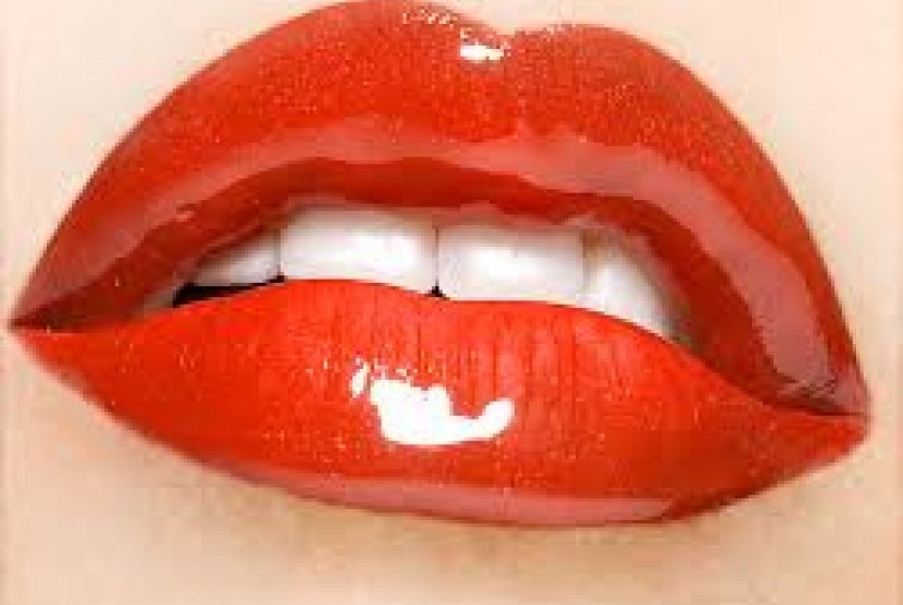 Bibir oranye warna paling tren saat ini.