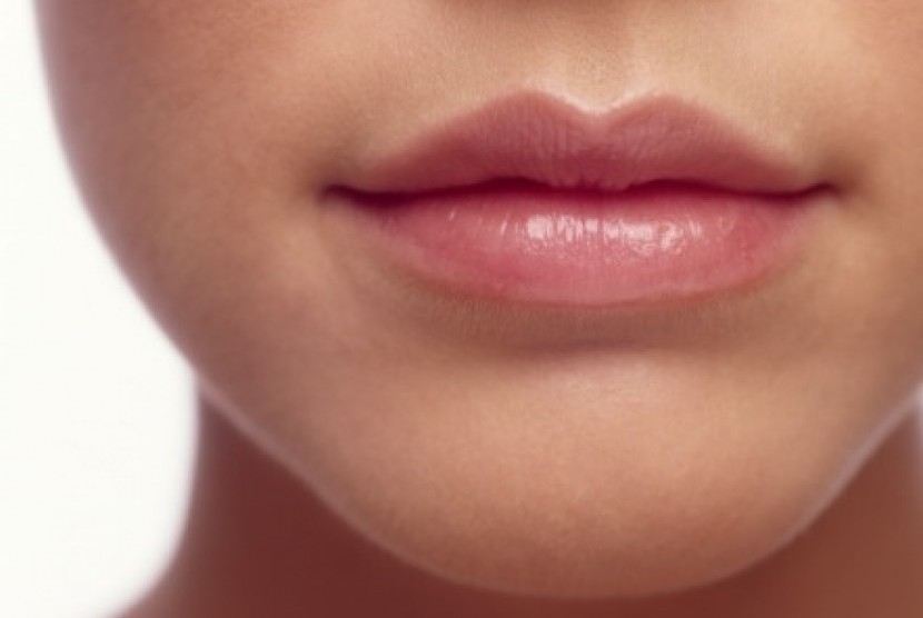 Bibir pecah-pecah mungkin diakibatkan gangguan metabolik tubuh.