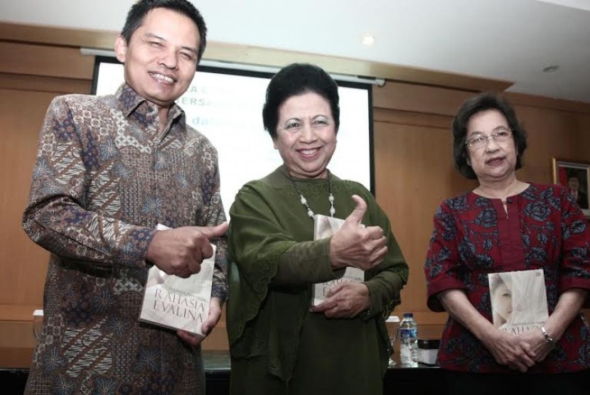 bicara buku mengenai Novel Karya Belinda Gunawan yang berjudul Novel Dalam Sastra Indonesia, Kini & Masa Depan Lewat Potret Rahasia Evalina, Senin (14/9).