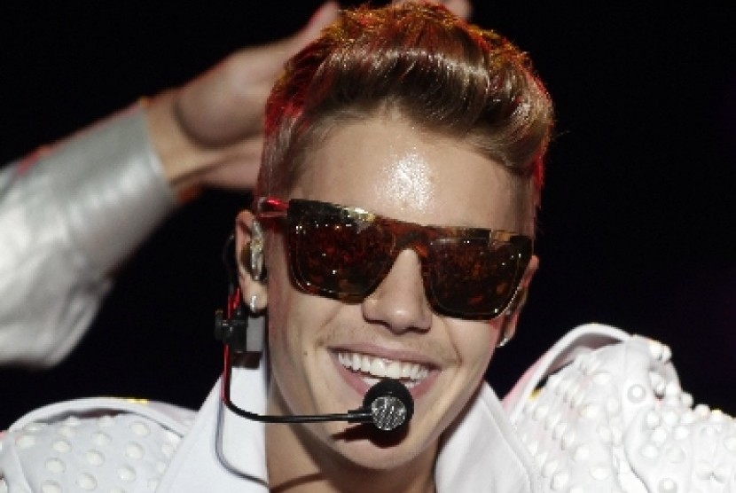 Bieber belakangan lebih populer sebagai artis yang bermasalah dengan hukum.