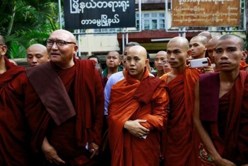 Biksu Ahsin Wirathu.