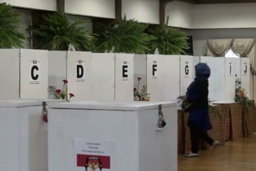 Bilik dan kotak suara Pemilu 2019. Saat ini tengah menjadi polemik soal sistem pemilihan caleg di pemilu. (Ilustrasi)
