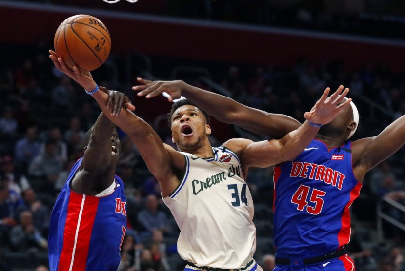 Bintang All-Star Giannis Antetokounmpo (tengah).(AP Photo/Carlos Osorio)