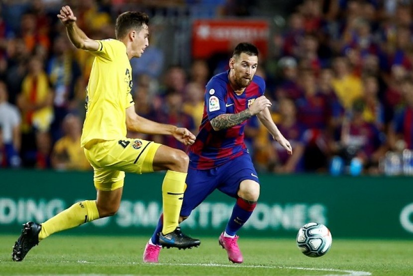 Bintang Barcelona Lionel Messi dalam pertandingan melawan Villarreal, Rabu (25/9) dini hari.