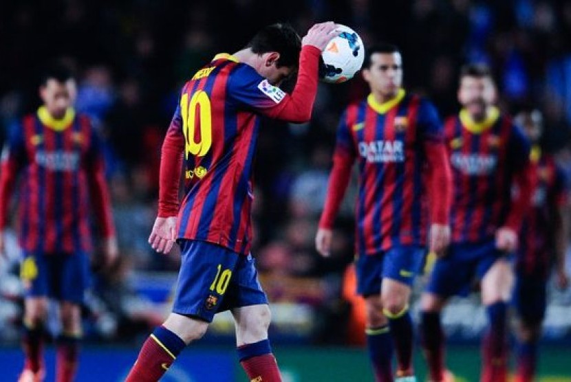 Bintang Barcelona, Lionel Messi, terlihat frustrasi setelah timnya dikalahkan tuan rumah Real Sociedad.