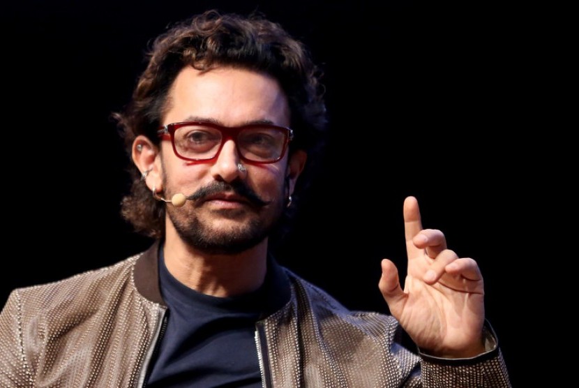 Bintang Bollywood Aamir Khan disebut membagikan donasi berupa uang tunai tertimbun di dalam tepung terigu agar masyarakat yang benar-benar membutuhkan yang mendapatkannya