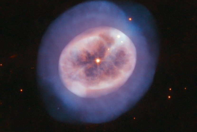 Bintang NGC 2022 yangs eperti ubur-ubur.
