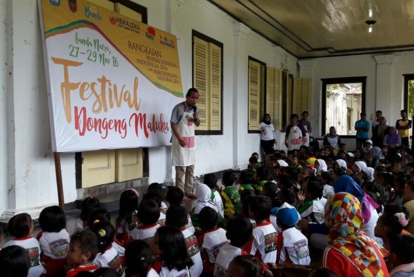 Bintang Nutricia menggelar acara mendongeng di Pulau Banda Neira, Maluku Tengah 