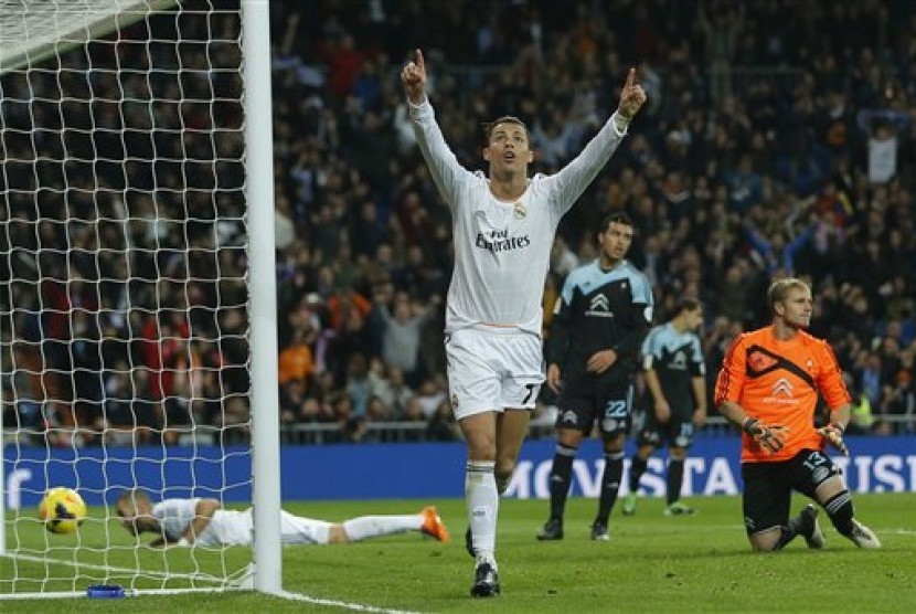 Bintang Real Madrid Cristiano Ronaldo merayakan golnya