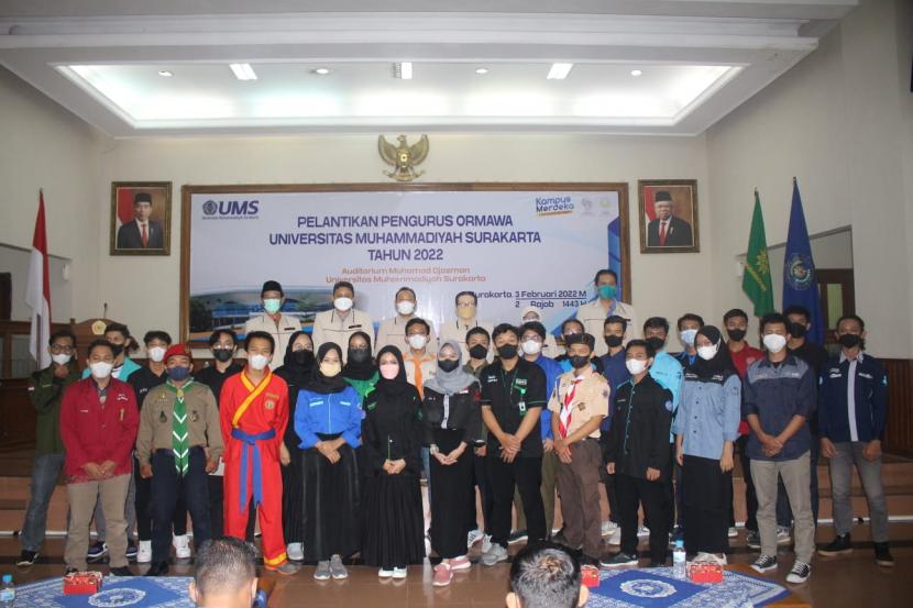 Biro Kemahasiswaan (Bagmawa) Universitas Muhammadiyah Surakarta (UMS) menyelenggarakan Pelantikan Unit Kegiatan Mahasiswa (UKM) Tahun 2022 di Gedung Auditorium Muh Djazman UMS, Kabupaten Sukoharjo, Jawa Tengah, Kamis (3/2).