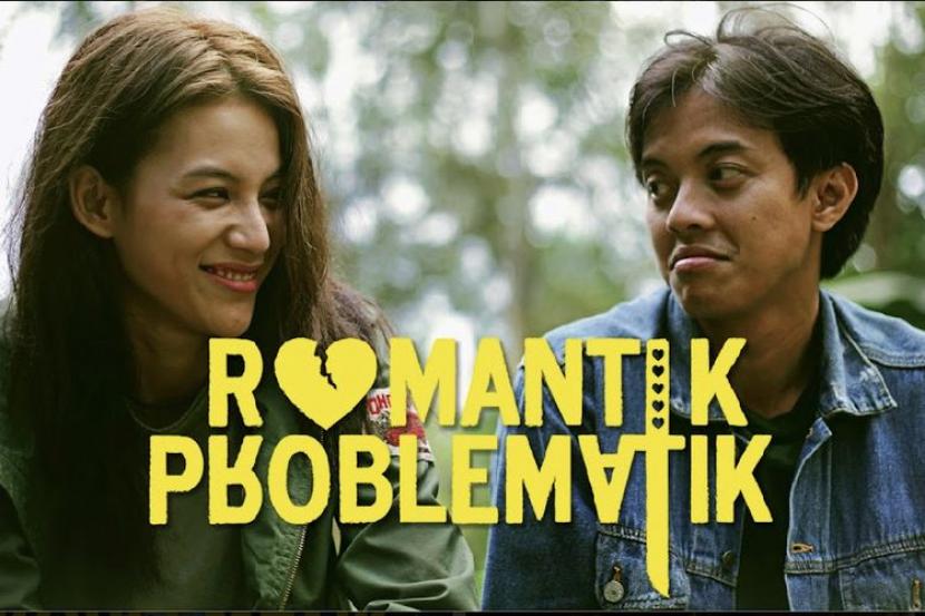 Bisma Karisma (kanan) mengungkapkan tantangan bermain di film terbaru Romantil Problematik.