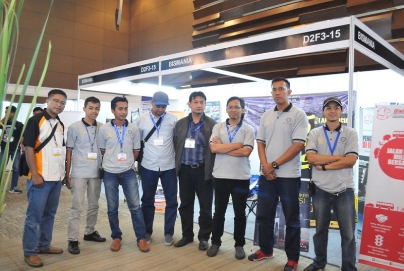 Bismania Community isi booth Bus untuk Semua di ajang pameran bus klasik dan unik Indonesia  