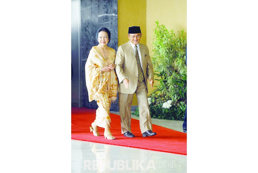 BJ Habibie bersama sang istri, Ainun Habibie