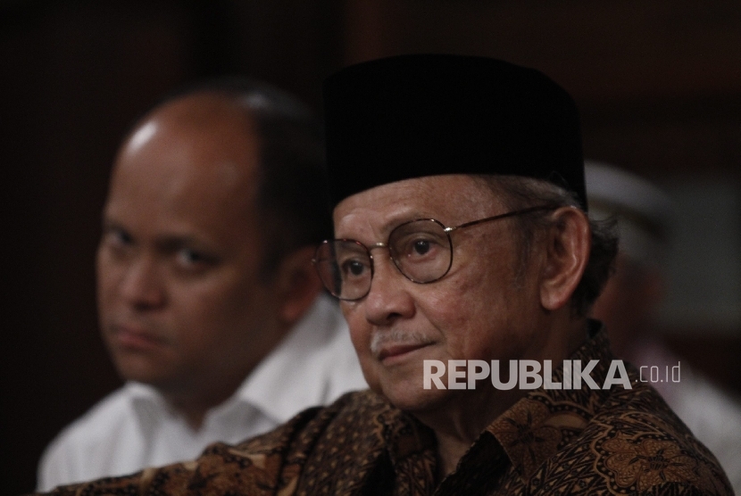 Biografi Singkat Bj Habibie Awalakhir Lengkap Fakta