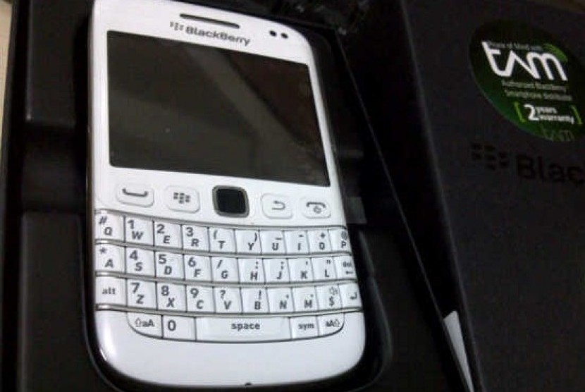 BlackBerry Bold 9790 Putih