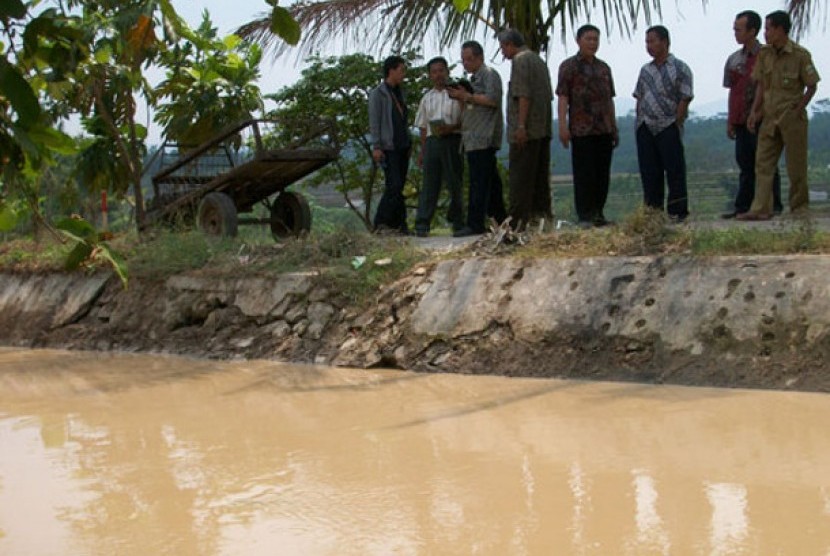 BLDH saat inspeksi ke Sungai Cibanten