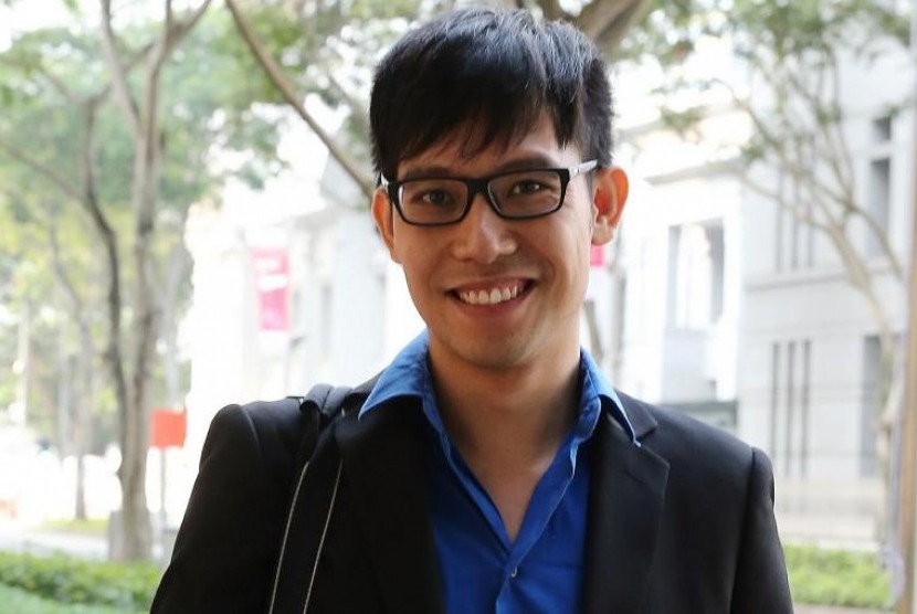 Blogger Singapura Roy Ngerng harus membayar Rp 1 M kepada PM Sinagpura karena pencemaran nama baik.