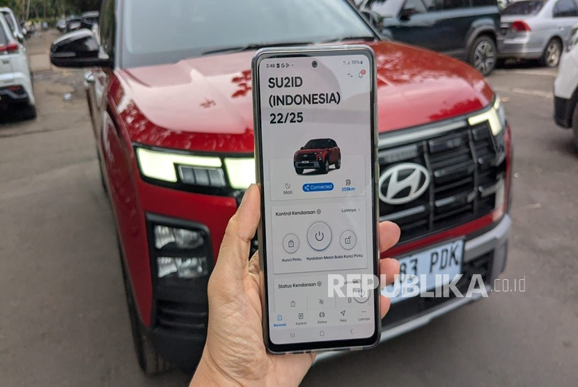 Bluelink dikenal sebagai teknologi konektivitas cerdas dari Hyundai yang memungkinkan pemilik kendaraan terhubung langsung dengan mobil mereka melalui aplikasi.