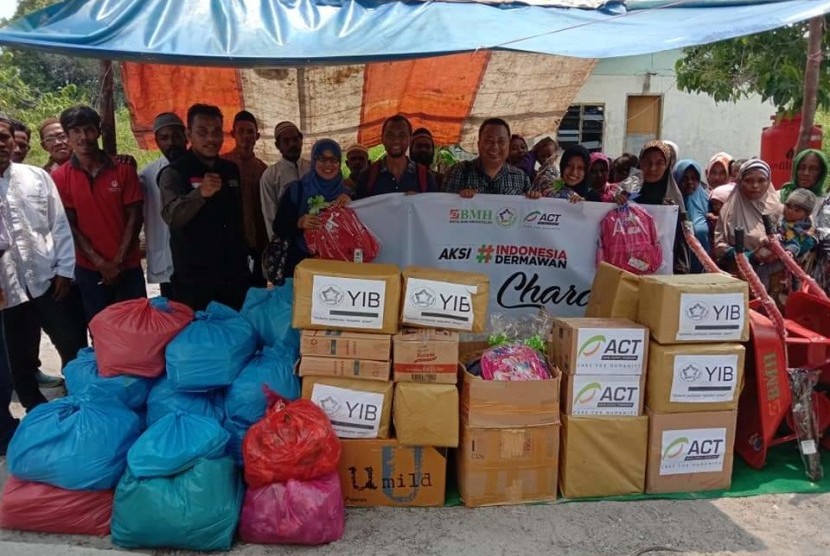  BMH, ACT dan YIB melaksanakan bakti sosial di Pulau Charos, Kecamatan Galang, Kepulauan Riau.