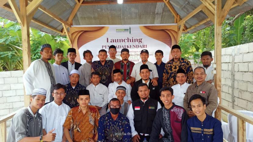 BMH berkolaborasi dengan Yayasan Dai Muda meluncurkan Pesantren Mahasiswa Dai (Pesma Dai) Kendari, Sulawesi Tenggara, Ahad  (5/6).