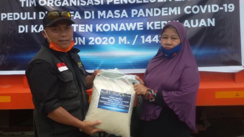 BMH bersama Baznas dan Laznas lainnya menyalurkan bantuan untuk keluarga dhuafa di Kabupaten Konawe Kepulauan, Sulawesi Tenggara.